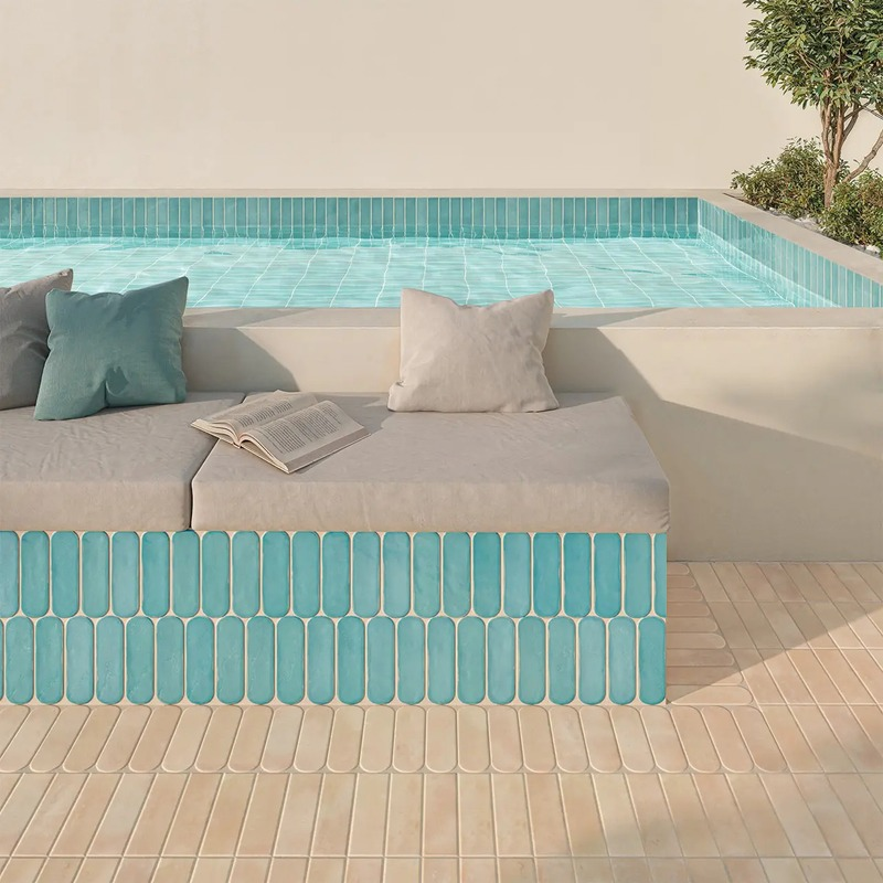 piscine bleu lagon avec carrelage wow