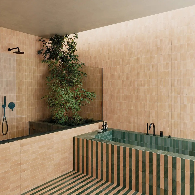 salle de bain beige et verte avec carrelage wow